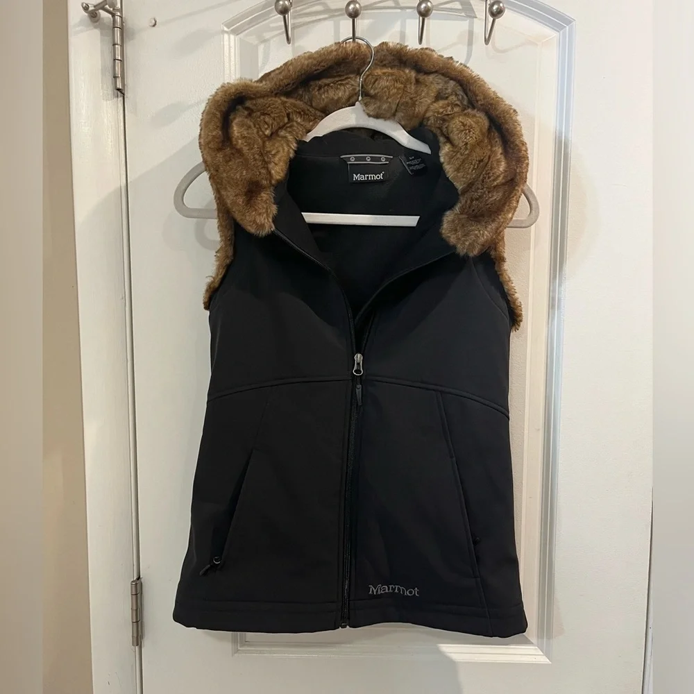 Marmot Furlong Soft shell Faux Fur Trimmed Hooded Vest Sz S Black Fleece Lined - Picture 2 of 14